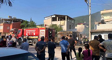 Depremzedelerin yaşadığı konteyner alev alev yandı