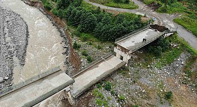 Dereden alınan kum ve çakıl köprünün çökmesine neden oldu