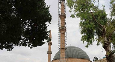 Dergah Cami minaresinde onarım çalışması sürüyor