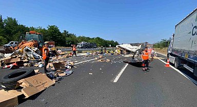 Devrilen tır İstanbul-Edirne Otobanı'nı kapattı