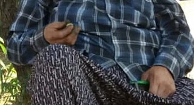 Devrilen traktörün altında kalan kadın öldü