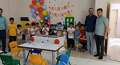 Dicle'de Kur'an-ı Kerim kursu öğrencileri karnelerini aldı