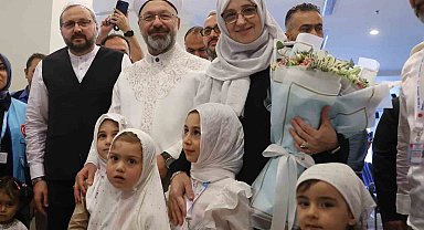 Diyanet İşleri Başkanı Erbaş, Mekke'de minik hacı adaylarıyla bir araya geldi