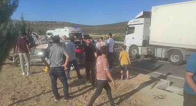 Diyarbakır'da otomobil takla attı: 1'i bebek 3 yaralı