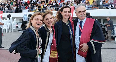 Doktorluğa ilk adımı atan öğrenciler mezuniyet heyecanını yaşadı