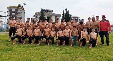 Döşemealtı'nın madalya avcıları hem yağlı hem de minder güreşlerinde başarıdan başarıya koşuyor
