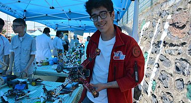 Dron yapan lise öğrencisi: "Selçuk Bayraktar da küçük insansız hava araçları ile işe başladı. Onun yolunda giderek çalışmaya devam edeceğiz"