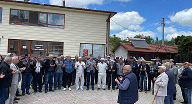 Dumlupınar'da 9 hacı adayı dualarla kutsal topraklara uğurlandı