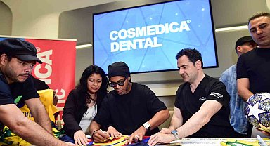 Dünyaca ünlü futbolcu Ronaldinho saç bakımı için İstanbul'a geldi