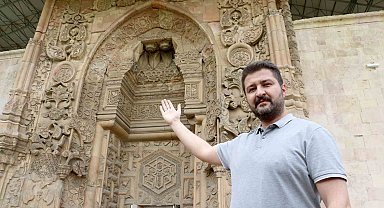 Dünyada eşi benzeri yok, ince işçilikle yenileme çalışmaları sürüyor