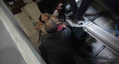 Düşerek yaralanan kadına ilk yardım doktor başkandan