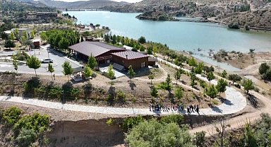 Duvarsız okulda tabiat ile iç içe binlerce öğrenciye eğitim