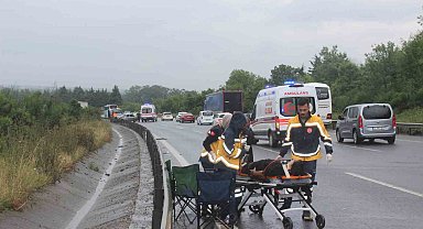 Düzce TEM Otoyolu savaş alanına döndü: 10 araç kazaya karıştı