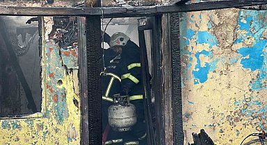 Düzce'de korkutan yangın: 2 ev tamamen 5 ev ise kısmen yandı