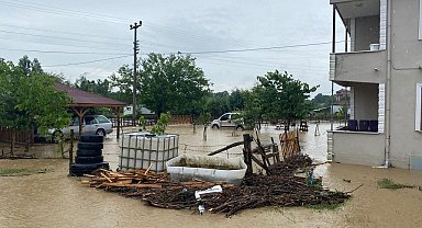 Düzce'de şiddetli yağmur 4 ilçede su taşkınlarına sebep oldu