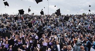 EBYÜ'de mezuniyet coşkusu