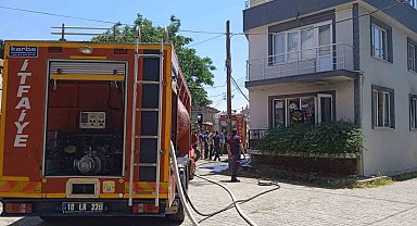 Edremit'te elektrik kontağından çıkan yangın evi kül etti
