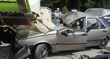 Edremit'te otomobil biçerdöverin altına girdi: 1 yaralı