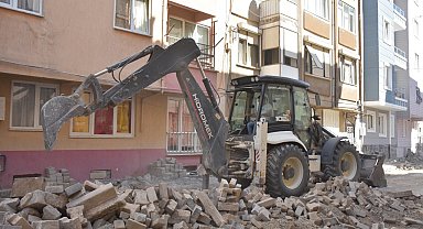 Edremit'te sokaklar parke taşlar ile örülüyor