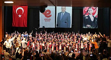 Efeler'in minikleri mezuniyetlerini kutladı