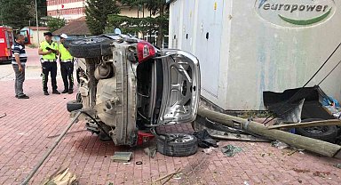 Ehliyetsiz sürücü otomobiliyle takla attı: 4 yaralı