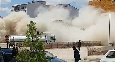 Elazığ'da 5 katlı bina korna sesi ile yıkıldı
