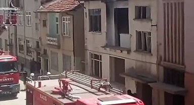 Elazığ'da çatı yangını, büyümeden söndürüldü