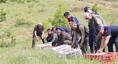Elazığ'da doğaya keklik salımı yapıldı