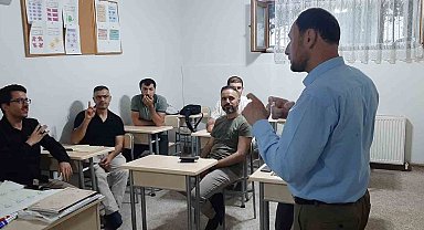 Elazığ'da işitme engelliler işaret dili ile Kur'an-ı Kerim öğreniyor