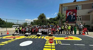 Elazığ'da jandarma ekipleri çocuklara trafik eğitimi verdi