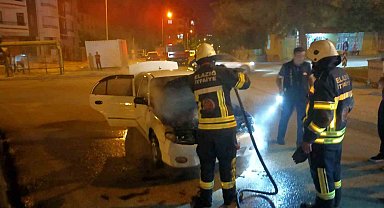 Elazığ'da seyir halindeki otomobil yandı
