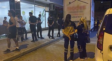 Elinde bıçakla koşuşturan alkollü kadın ekipleri harekete geçirdi