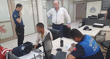 Elinde Türk bayrağıyla "Askere gideceğim" diyerek para dilenen duygu tacirinin oyunu ortaya çıktı