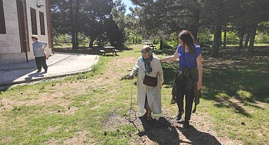 Ellerinde bastonlar ilk kez Spil'e çıktılar