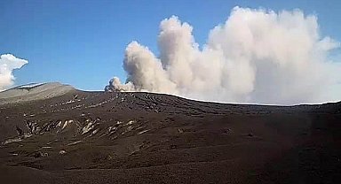 Endonezya'daki Anak Krakatau Yanardağı'nda patlama