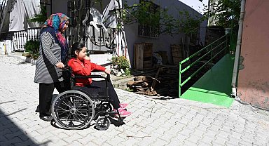 Engelli Sude ve annesinin hayatı engelli rampası ile kolaylaştı