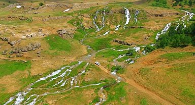 Erzincan'da Konarlı Şelalesi doğal güzelliğiyle ziyaretçilerini bekliyor