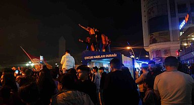 Erzurum'da Galatasaray taraftarı hem şampiyonluğu hem derbi galibiyetini kutladı