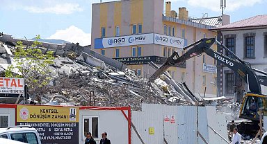 Eski belediye binasının yıkımında sona gelindi
