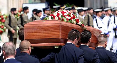 Eski İtalya Başbakanı Berlusconi son yolculuğuna uğurlanıyor