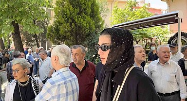Eski milli voleybolcu Neslihan Demir'in babası son yolculuğuna uğurlandı