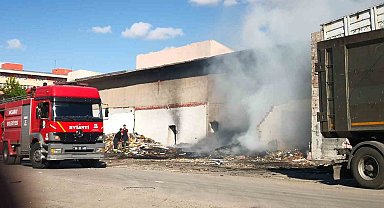 Eski sanayi sitesinde çıkan yangın paniğe neden oldu