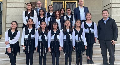 Eskişehir Ticaret Borsası Ortaokulu ,'Geleneksel Halk Oyunları Şenliği' yarışmasını 3. olarak tamamladı