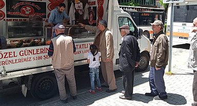 Eskişehir'de vatandaşlara lokma dağıtıldı