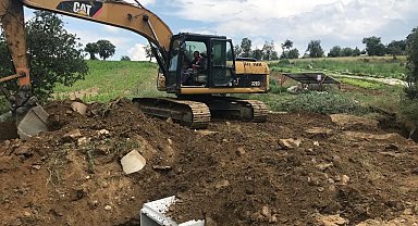 Eşme'de selden zarar gören yollar onarıldı