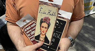 Ev ve işyeri dekorasyonlarında mini posterler kullanılıyor