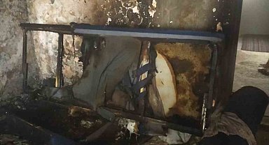 Evde çıkan yangında bir oda tamamen yandı