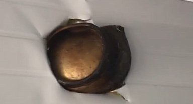 Evde patlayan tüpün parçası, konteyneri deldi geçti