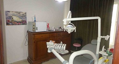 Evi polikliniğe çeviren sahte dişçi yakalandı