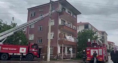 Evini yakan kadını itfaiye ekipleri kurtardı